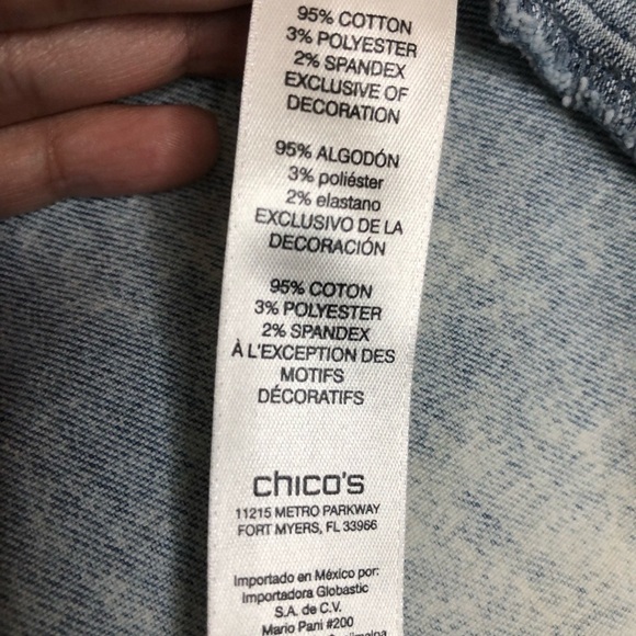 Chico’s Women’s Denim Jacket Acid washed Stonewashed Size 3 - Picture 4 of 6